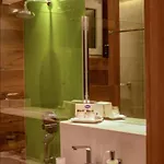 Center Accross Bbi Shopping Mall Apartman