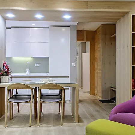 Center Accross Bbi Shopping Mall Apartment